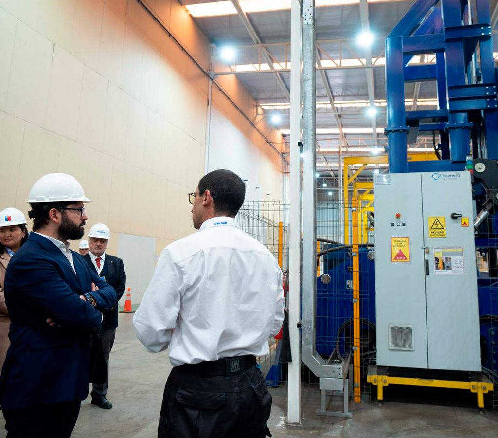 2200 neumáticos por año permitirá reciclar la planta de Michelin en Antofagasta.| Crédito: Presidencia de Chile
