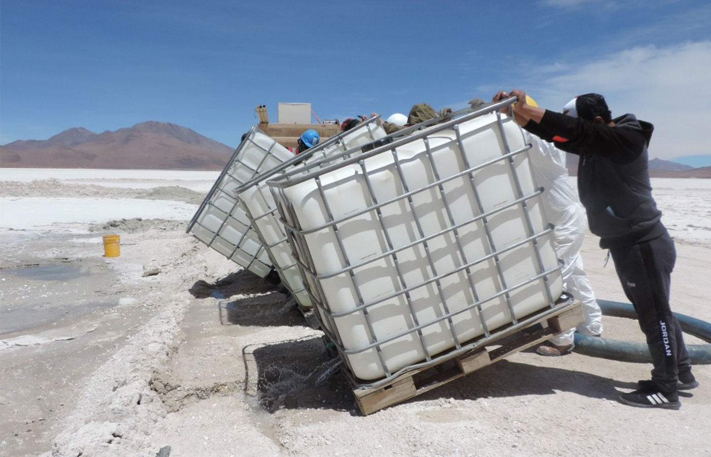 El proceso de industrialización del litio boliviano inició en abril de 2021, cuando la estatal YLB lanzó la primera convocatoria pública y 21 compañías mostraron interés.| Crédito: YLB