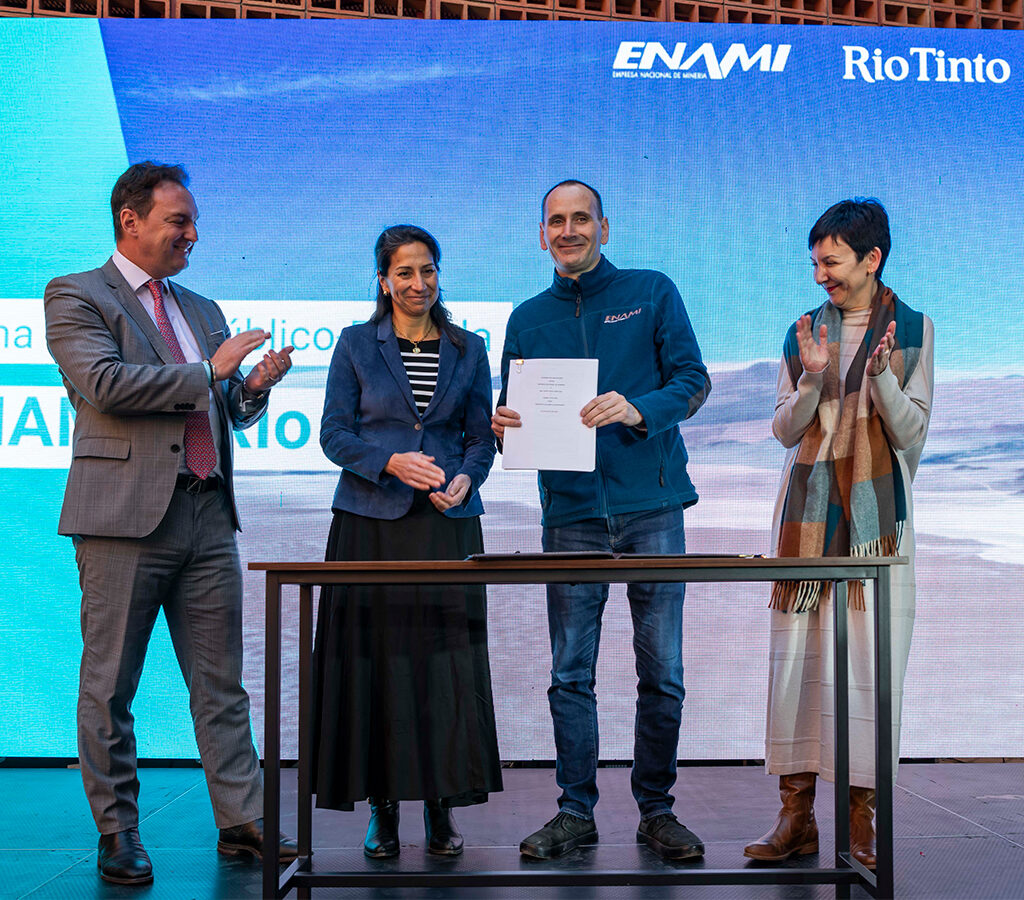 La estatal formalizó su asociación con Rio Tinto, seleccionada como socio desarrollador del proyecto Salares Altoandinos en la Región de Atacama.| Crédito: Enami