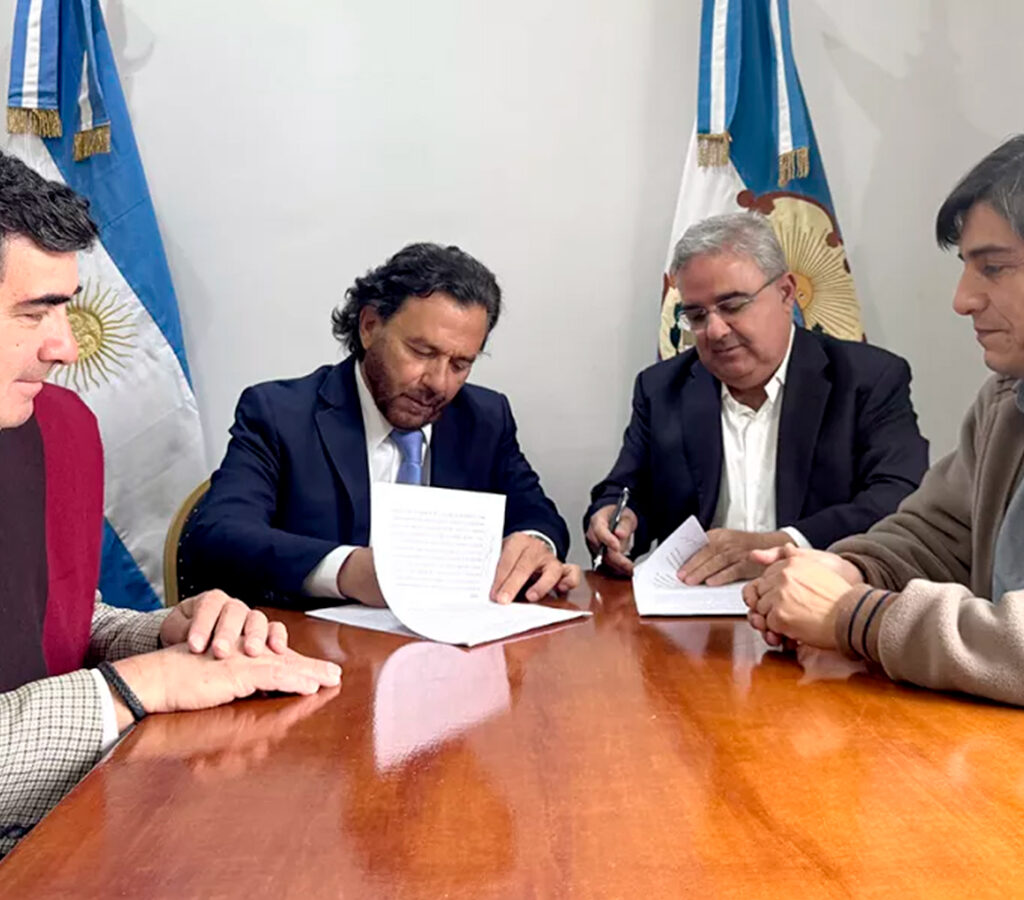Se trata de cuatro protocolos que establecen lineamientos en materia ambiental, tributaria y de distribución de regalías.| Crédito: Gobierno de Salta
