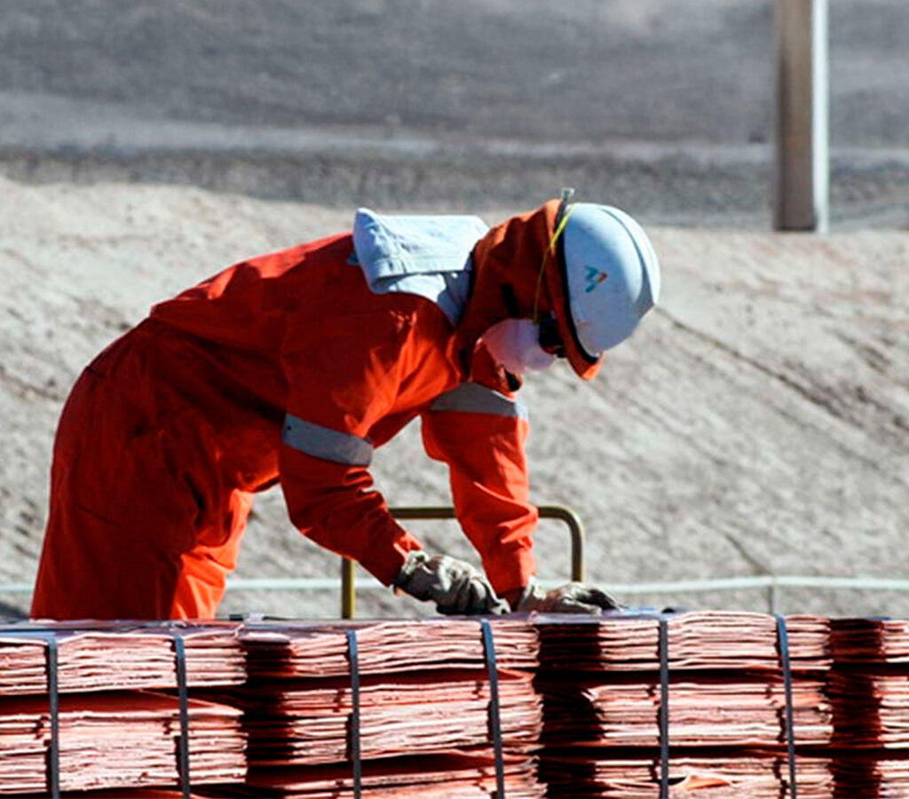 El presidente ejecutivo de Antofagasta Minerals, Iván Arriagada, indicó que la compañía proyecta aumentar su producción en más del 30 % en el mediano plazo.| Crédito: Antofagasta Minerals