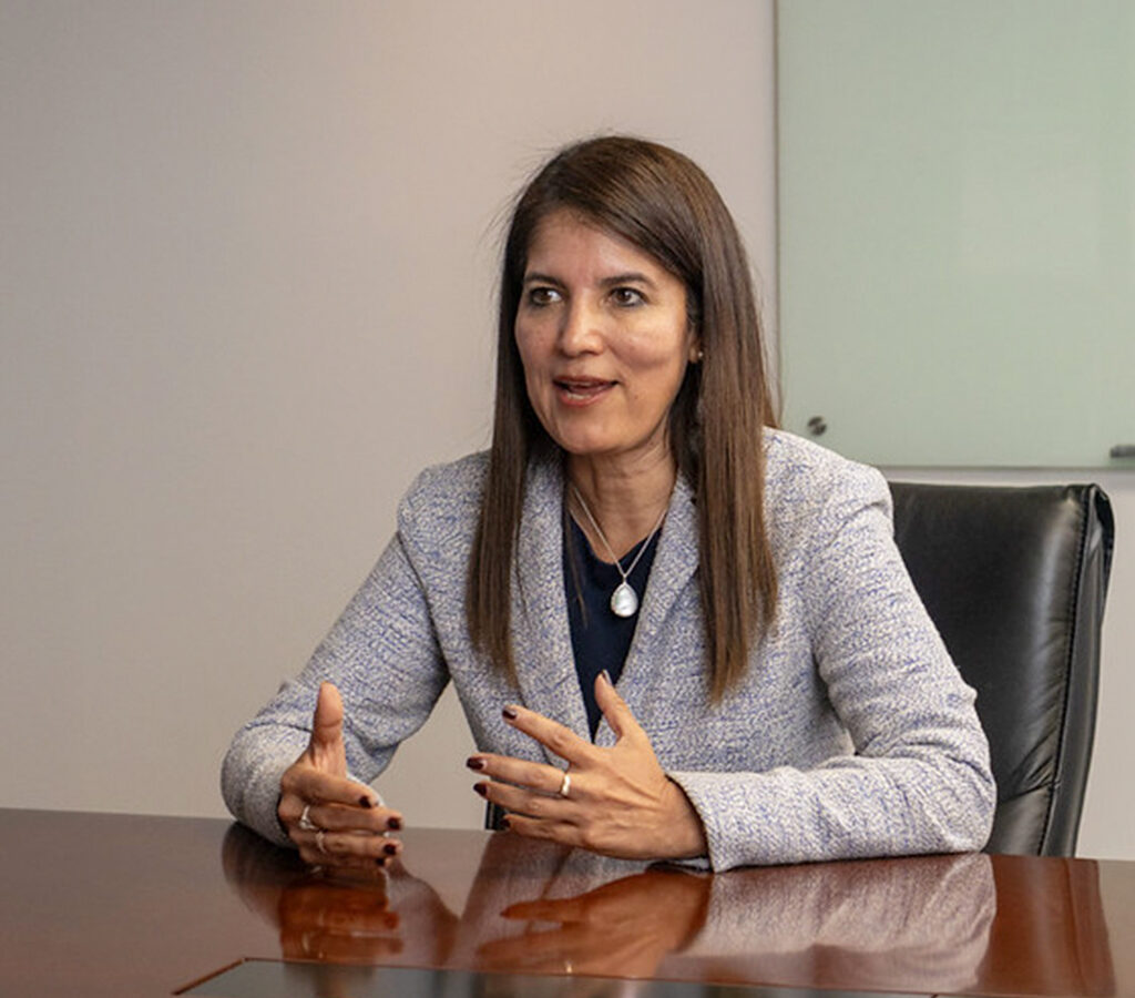 La vicepresidenta de Asuntos Corporativos de Cerro Verde advirtió que la excesiva burocracia frena el potencial minero del Perú, con pérdidas fiscales, de empleo y competitividad frente a otros países de la región.| Crédito: IIMP