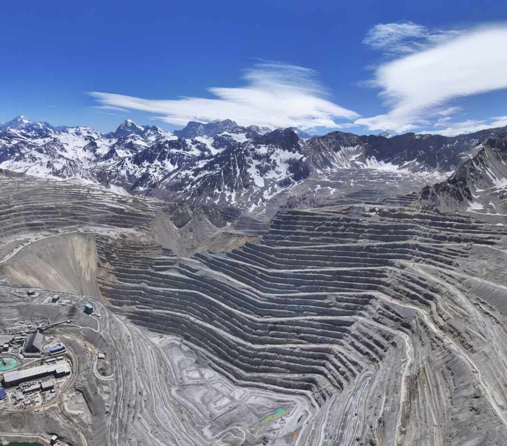 Los Bronces Integrado cumple con exigentes criterios de sustentabilidad, entre los que se encuentran el no incorporar más agua fresca en su proceso minero y la no afectación de glaciares ni de la biodiversidad en áreas protegidas.| Foto: Anglo American