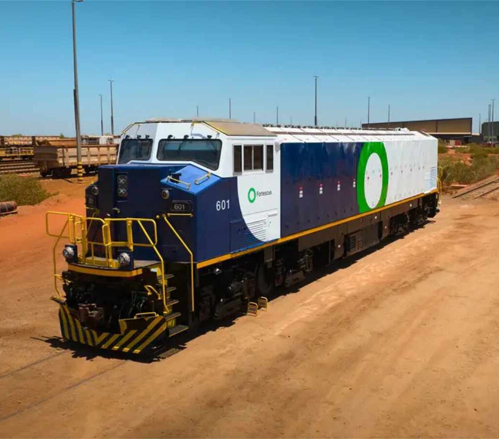 Las locomotoras eléctricas incorporan las baterías móviles terrestres más grandes del mundo, con una capacidad de 14.5 MWh cada una.| Foto: Fortescue