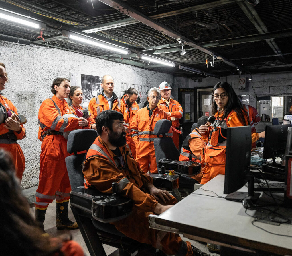 Representantes de 15 países conocieron la mina subterránea, el Campamento Sewell y el Centro Integrado de Operaciones, en Rancagua.| Foto: Codelco