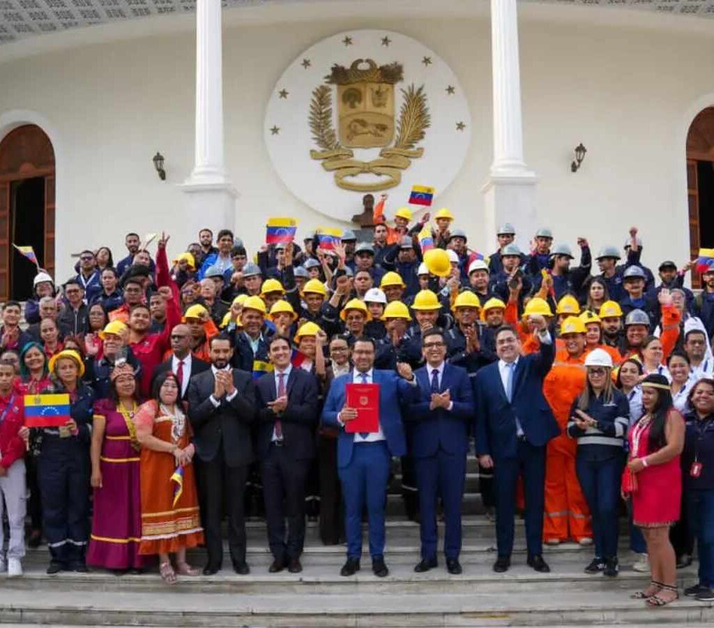 La ley, que estipula que el Banco Central será responsable de las ventas de oro, fue aprobada por unanimidad.| Foto: Gobierno de Venezuela