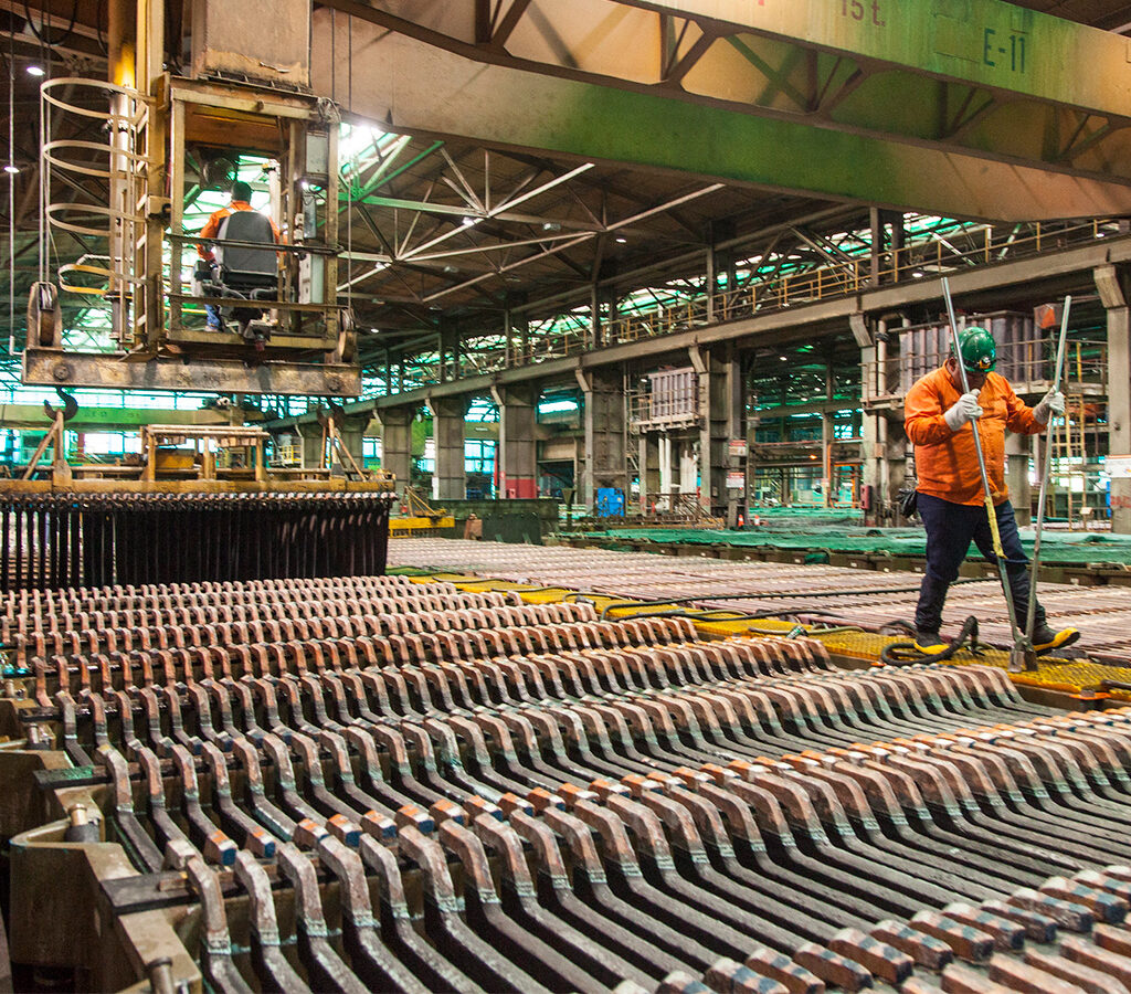 La minería sigue siendo el sector que más productos exporta, liderados por el cobre.| Foto: Codelco