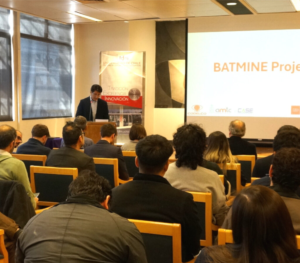 El proyecto Batmine busca acelerar la electrificación de la minería subterránea mediante nuevas herramientas de simulación y modelamiento de baterías.| Foto: AMTC