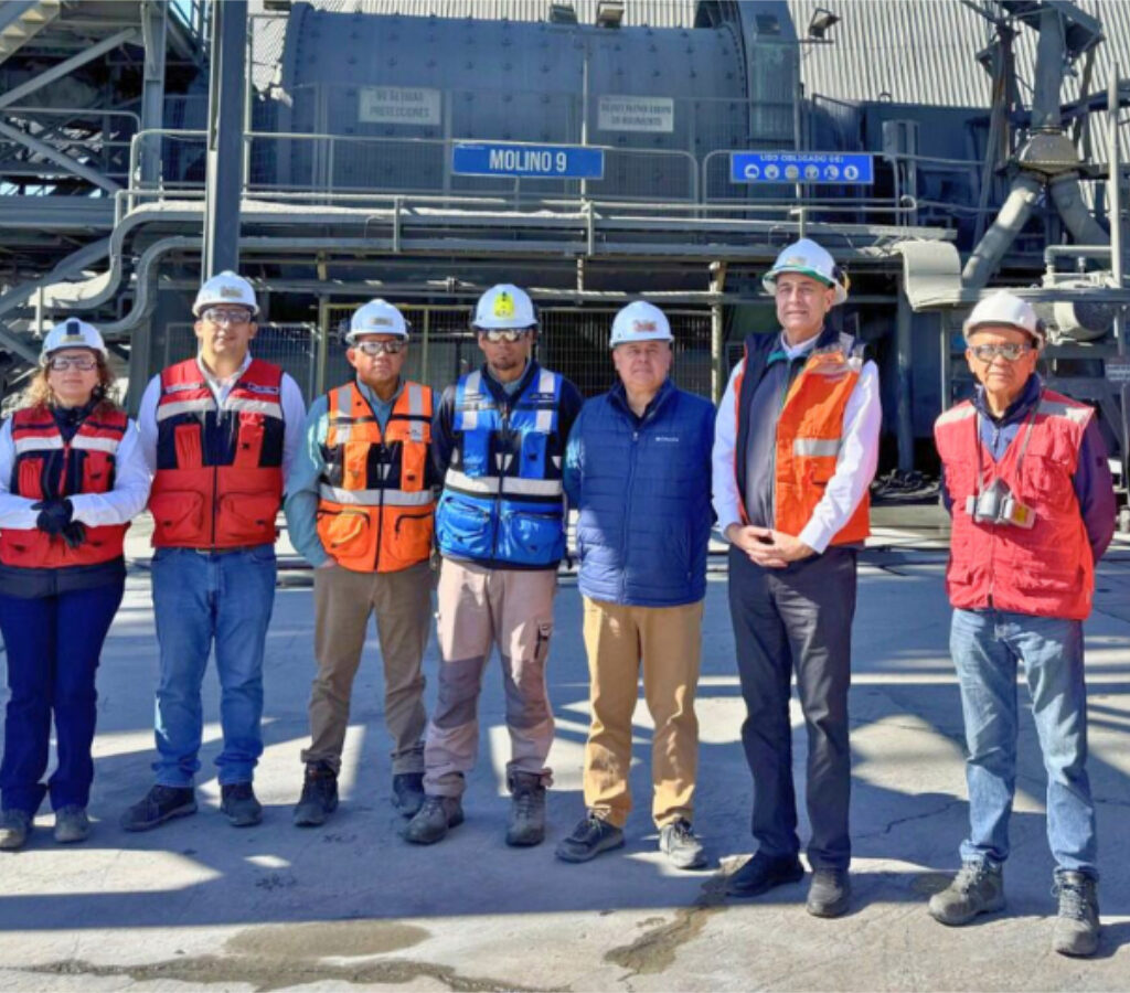 Ejecutivos de la estatal recorrieron Planta Cerrillos para conocer en terreno sus procesos, proyectos de crecimiento y fortalecer la colaboración entre ambas organizaciones.| Foto: Enami