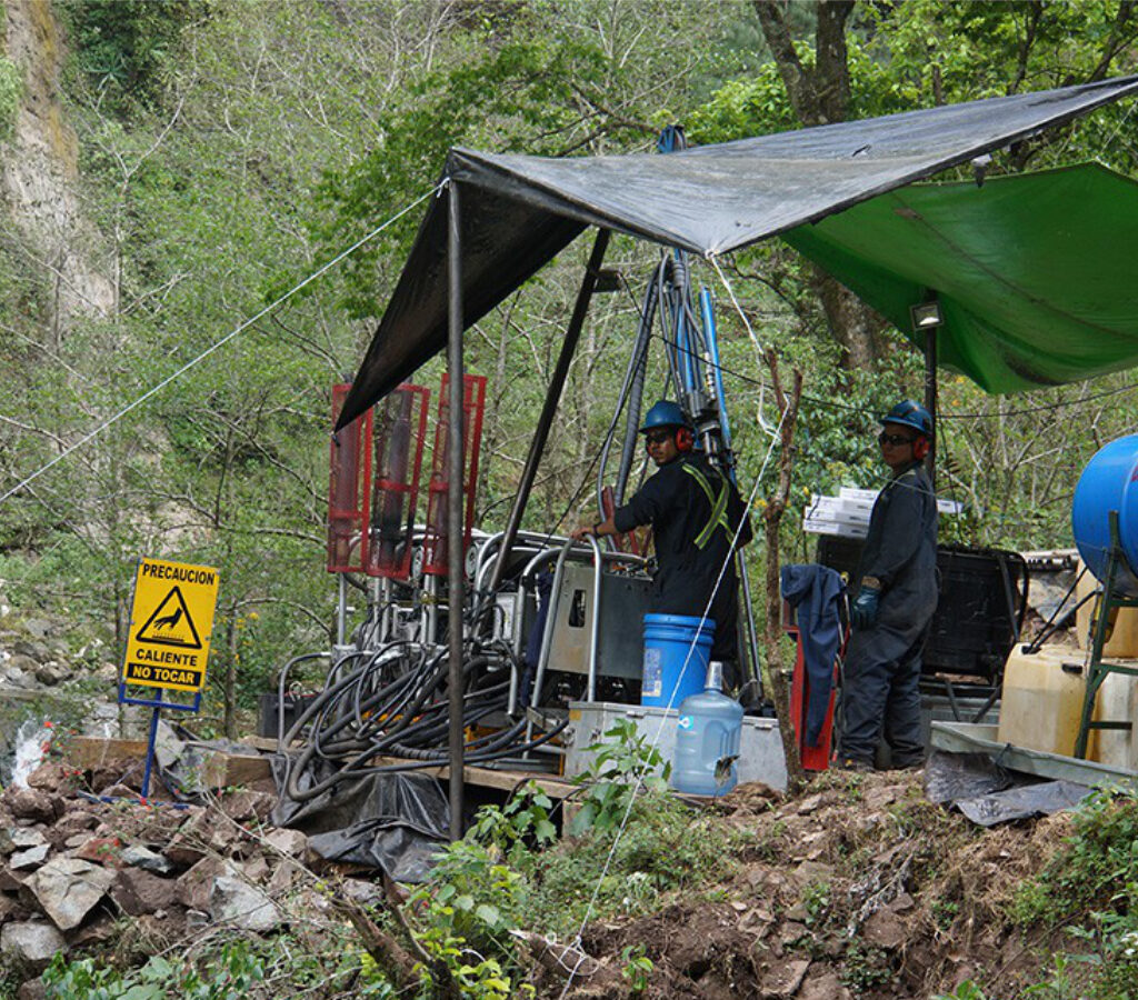 Los antiguos accionistas de Alcon pasaron a controlar aproximadamente el 53% de las acciones ordinarias emitidas y en circulación de Platauro.| Foto: Mexican Gold