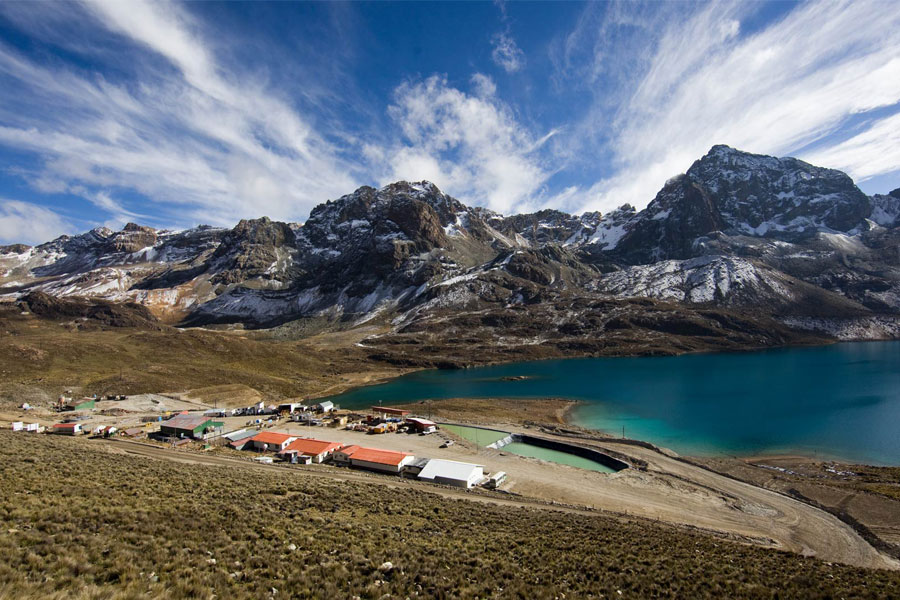 Minera peruana Volcan suspende operaciones de tres minas