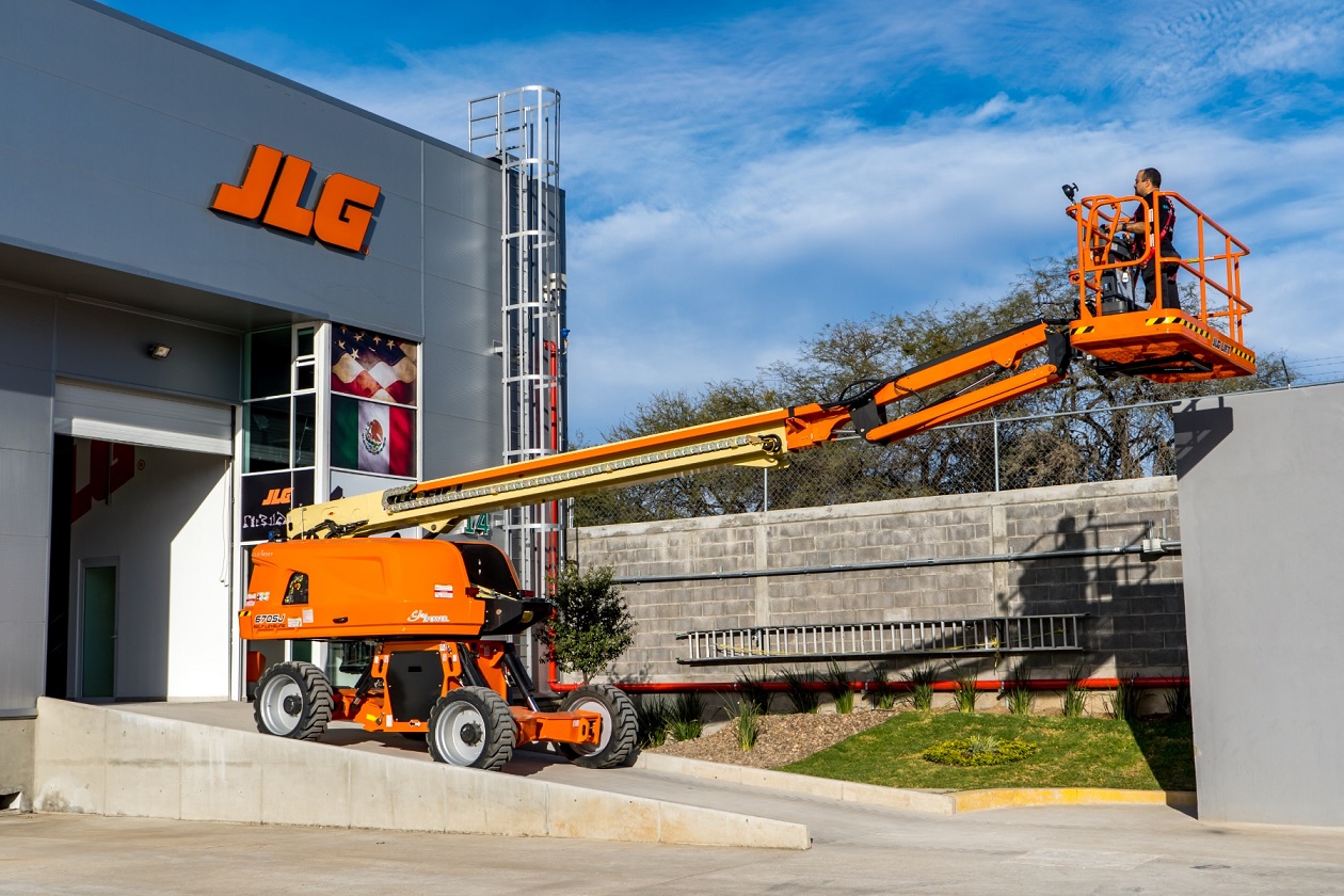 La bodega de JLG en México cumple un año de éxito y compromiso