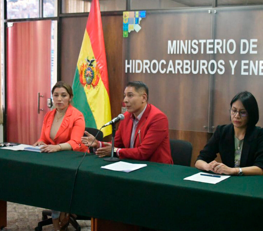 Los contratos no surtirán efecto mientras no sean aprobados por la Cámara de Diputados y la Cámara de Senadores| Crédito: MHE