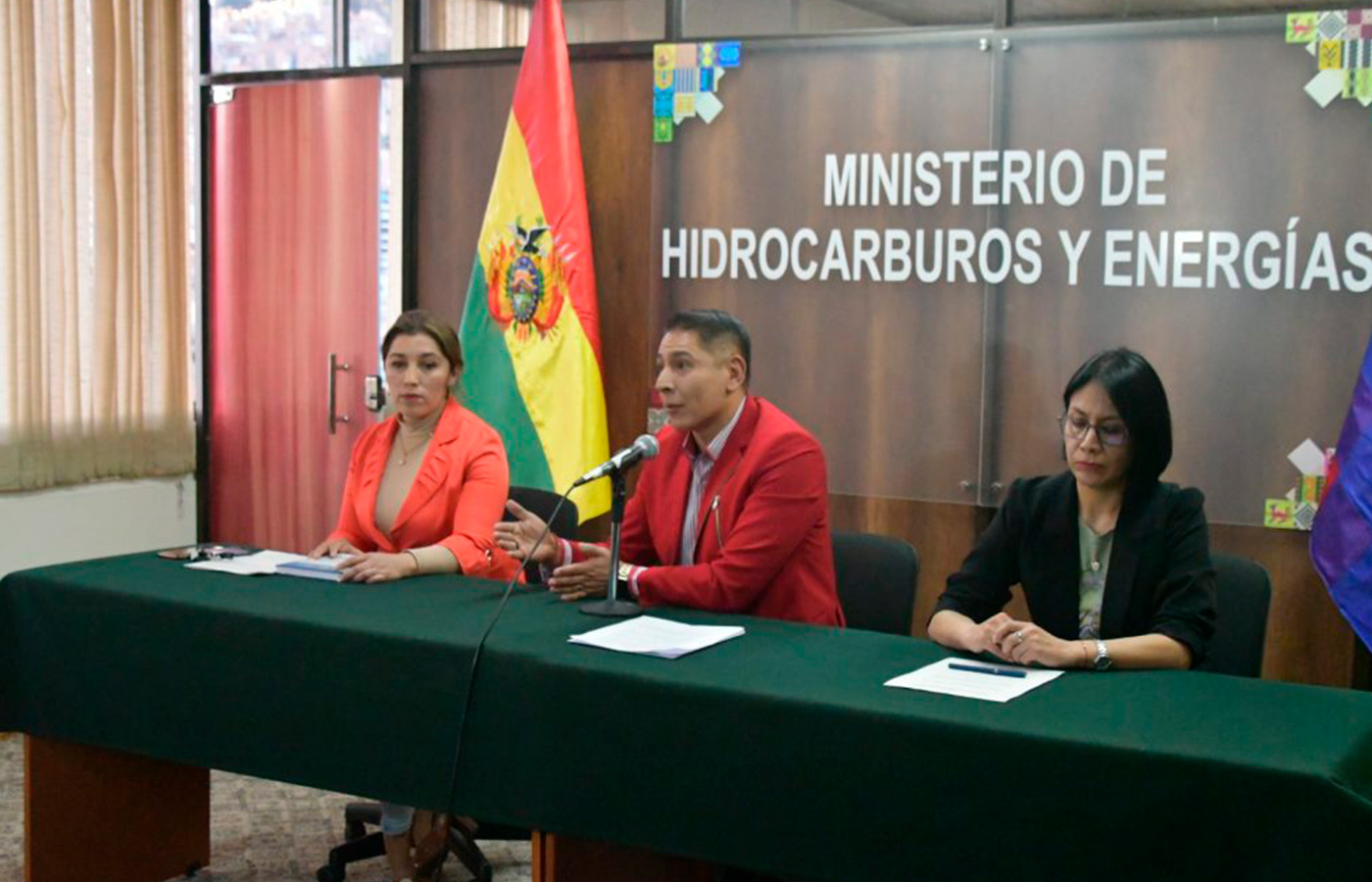 Los contratos no surtirán efecto mientras no sean aprobados por la Cámara de Diputados y la Cámara de Senadores| Crédito: MHE