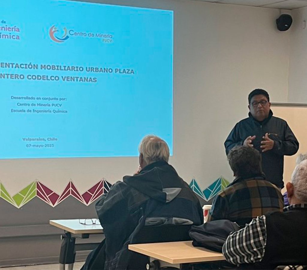 La Escuela de Ingeniería Química y el Centro de Minería de la PUCV entregaron los resultados de los análisis hechos a la escoria de cobre y a mobiliarios de prueba fabricados con este material.| Crédito: Codelco