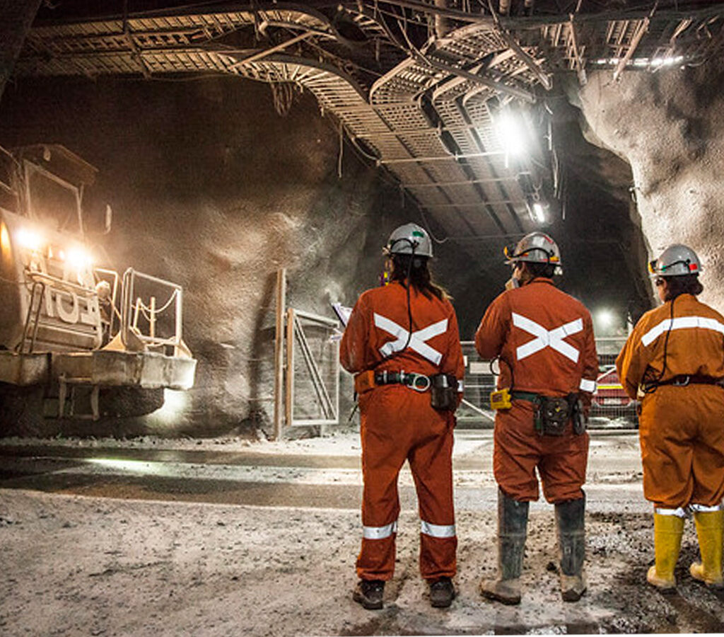 El documento da cuenta de los avances en Derechos Humanos, acción climática, economía circular, gestión social y gobernanza ambiental.| Crédito: Codelco