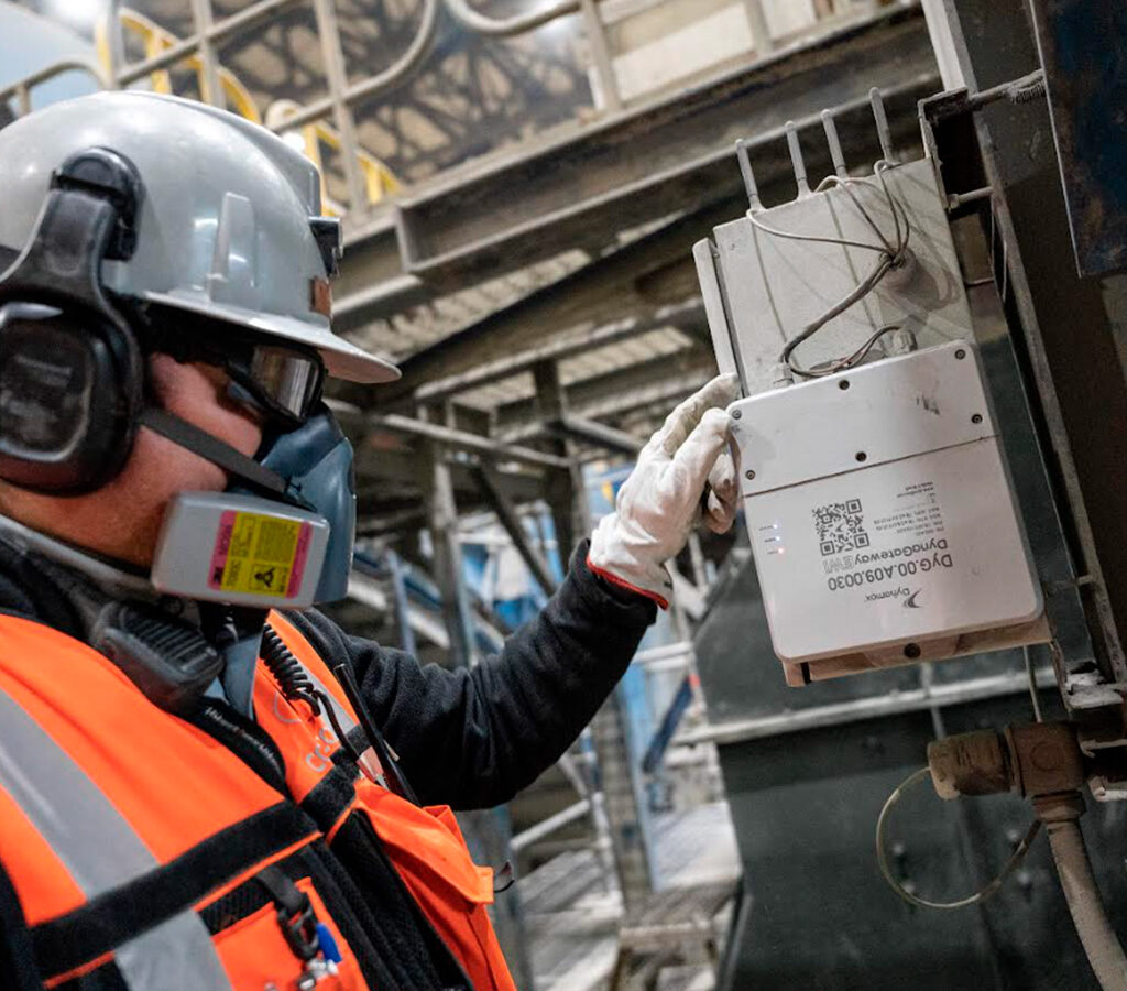 La Unidad de Monitoreo de Condiciones de la minera instaló dispositivos que miden la vibración de equipos en la Planta Concentradora, que permiten generar modelos predictivos de fallas.| Crédito: Codelco