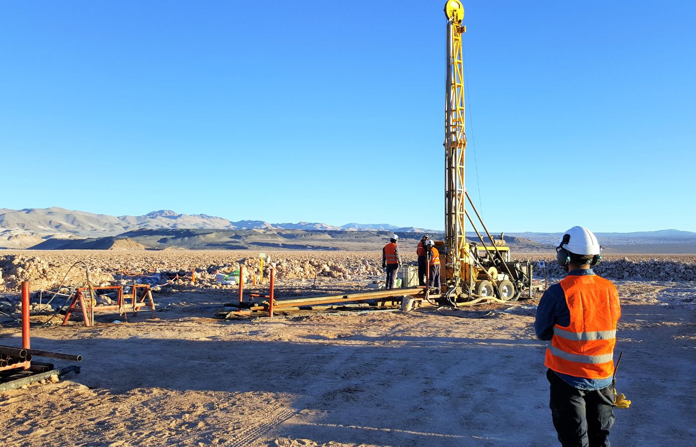El estudio FEED, iniciado en mayo de 2024, fue realizado por YPF Luz.| Crédito: Lake Resources