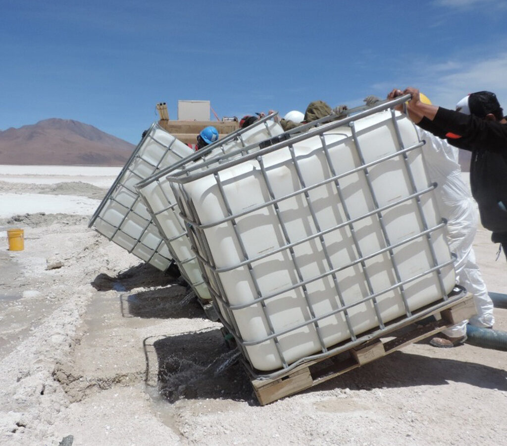 El proceso de industrialización del litio boliviano inició en abril de 2021, cuando la estatal YLB lanzó la primera convocatoria pública y 21 compañías mostraron interés.| Crédito: YLB