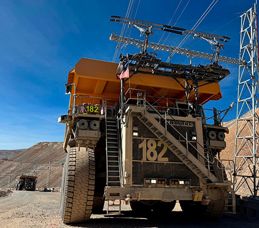 En julio, Liebherr Mining puso en funcionamiento con éxito la solución trolley integral.| Crédito: Liebherr