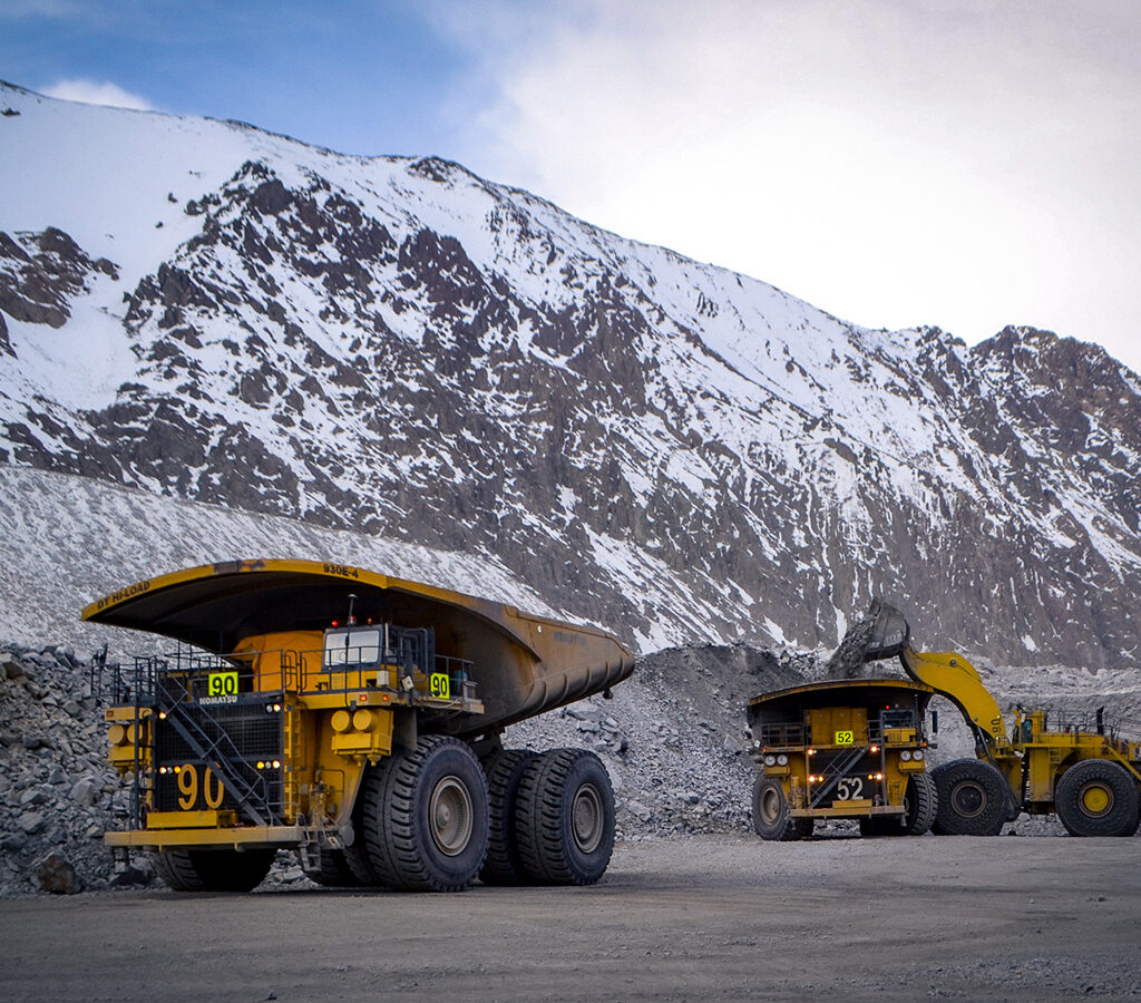 Con un 0.95% de tiempo de detención en 2024, la compañía superó su meta interna y se posicionó como referente nacional en eficiencia y cuidado de neumáticos mineros.| Crédito: Antofagasta Minerals