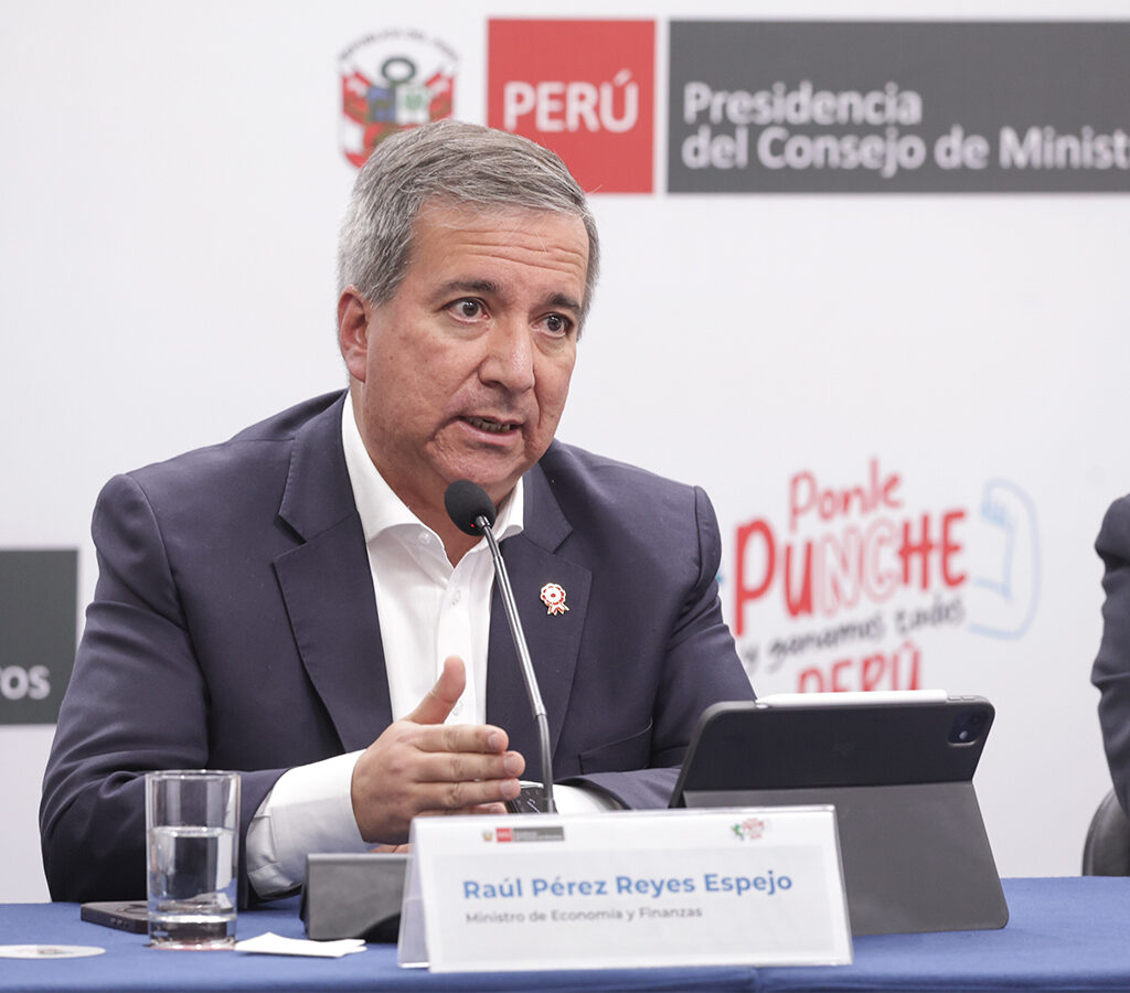 Titular del MEF advierte que la actividad ilegal mueve millones y revela que el Gobierno intensifica medidas para garantizar trazabilidad completa.| Crédito: MEF