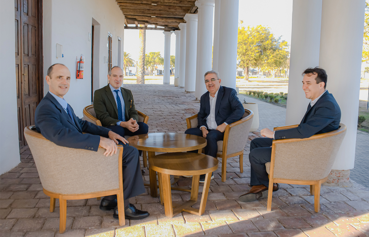 El CEO de Glencore Argentina, Martín Pérez de Solay, y el country manager, Juan Donicelli, se reunieron con el gobernador Raúl Jalil.| Crédito: Gobierno de Catamarca