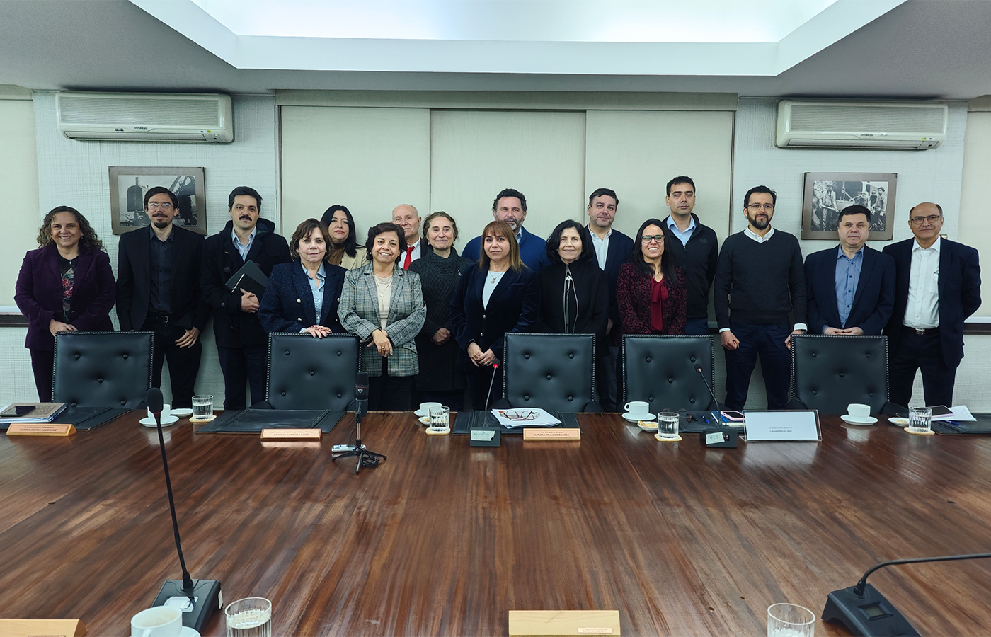 Ahora solo resta la firma para celebrar el primer CEOL en el marco de la Estrategia Nacional del Litio.| Crédito: Cochilco