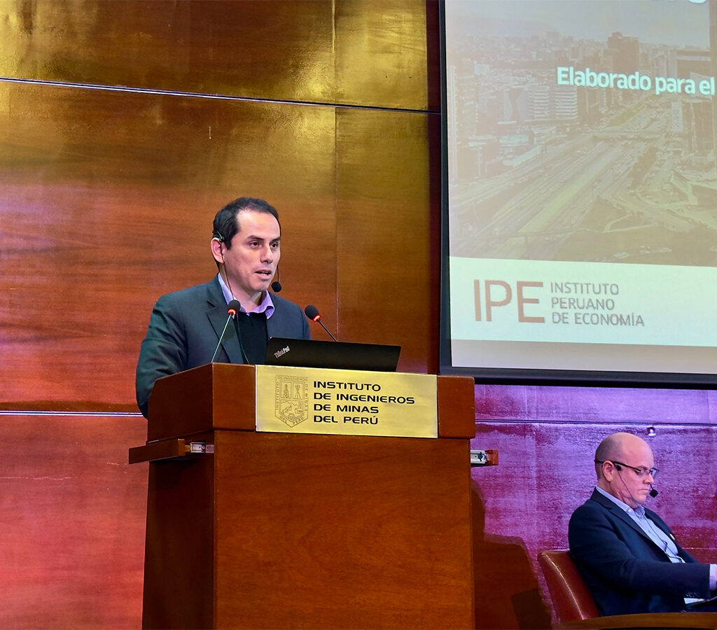 El Instituto Peruano de Economía propone agilizar permisos, mejorar la relación con comunidades y combatir la minería ilegal para acortar los plazos y atraer más inversión.| Crédito: IIMP