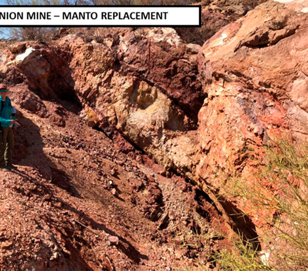 La Unión, tal y como se muestra, comprende un lecho de cuarcita delimitado por horizontes de óxido.| Crédito: Riverside Resources