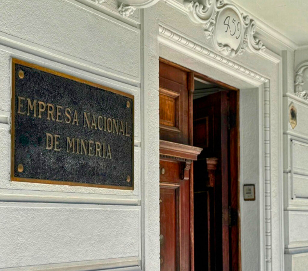 La entidad estatal avanza en su plan de modernizar la Fundición Hernán Videla Lira, atrayendo a más de 15 inversionistas internacionales en la fase inicial del proceso de manifestación de interés.| Crédito: Enami