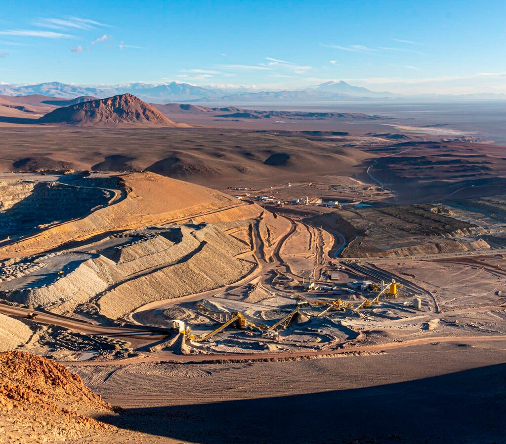 Se pone en operaciones 6.55 MWp solares y 11.7 MWh de baterías, lo que reducirá en 40 % el consumo anual de combustible del proyecto Lindero.| Crédito: Fortuna Mining