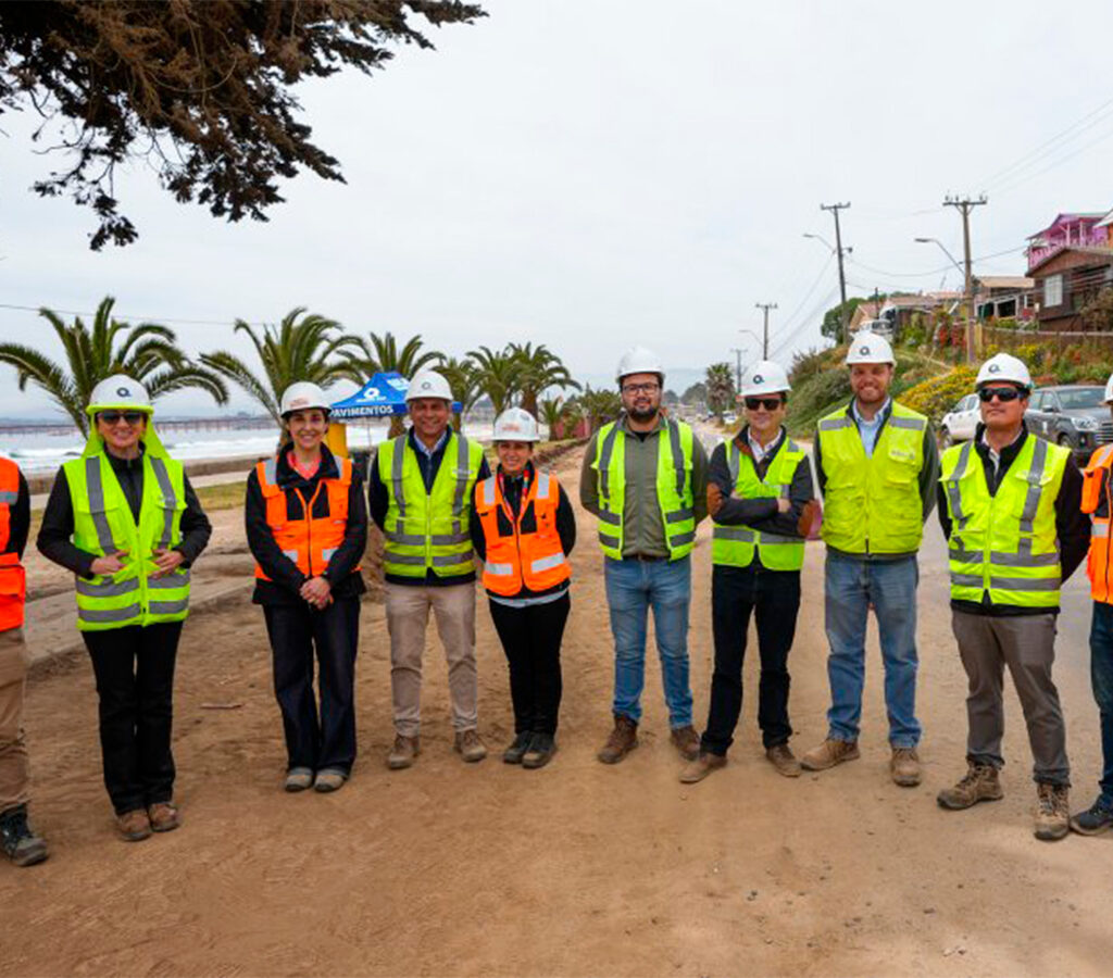 Las obras permitirán validar el uso del silicato de hierro —subproducto del proceso de fundición— como árido artificial para la construcción de caminos.| Crédito: Codelco