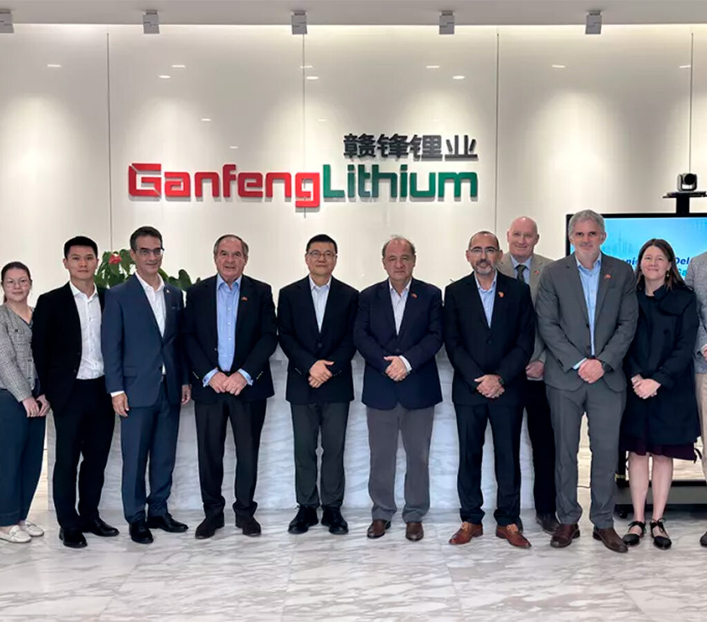 Comitiva del Gobierno provincial fue recibida por Ganfeng Lithium. La empresa realizó una presentación sobre sus inversiones en Argentina.| Crédito: Gobierno de Salta