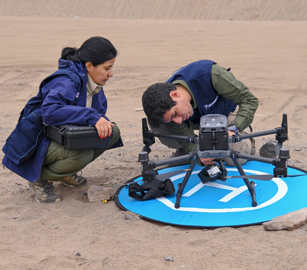 La combinación de sensores hiperespectrales y plataformas aéreas incrementa la eficiencia en campo.| Crédito: Ingemmet