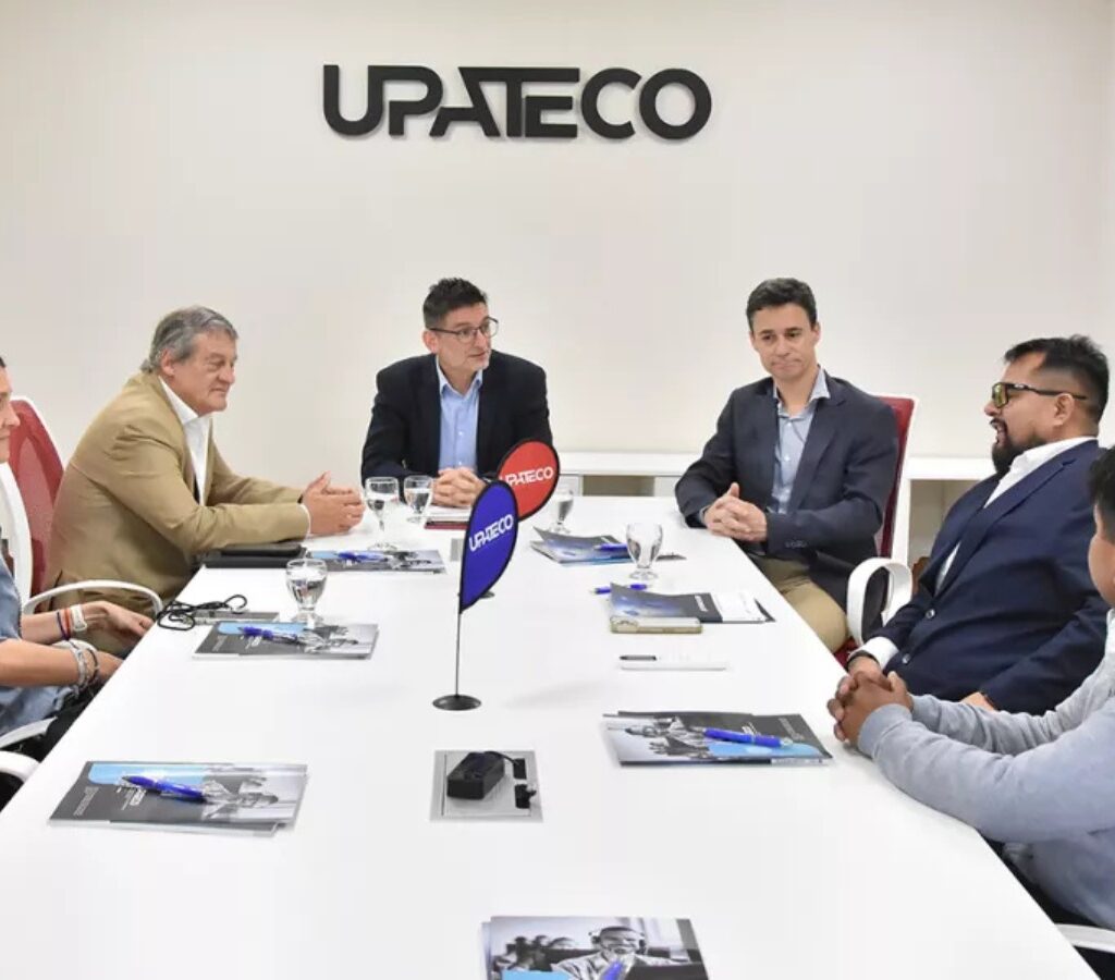 El convenio fue rubricado por el rector de la UPATecO, Carlos Morello y Rodrigo Frias, representante legal de la empresa.| Crédito: Gobierno de Salta
