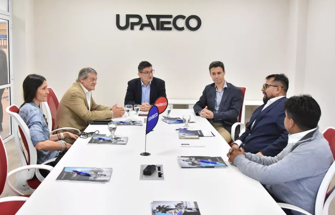 El convenio fue rubricado por el rector de la UPATecO, Carlos Morello y Rodrigo Frias, representante legal de la empresa.| Crédito: Gobierno de Salta