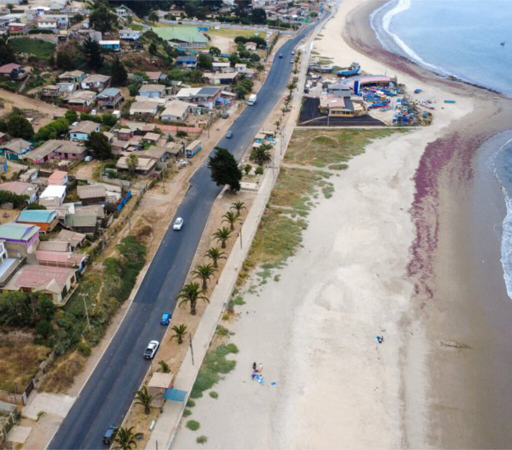 Las vías mejoradas son parte de los proyectos piloto para demostrar la efectividad de la reutilización masiva de escoria de cobre como sustituto de los áridos naturales.| Crédito: Codelco