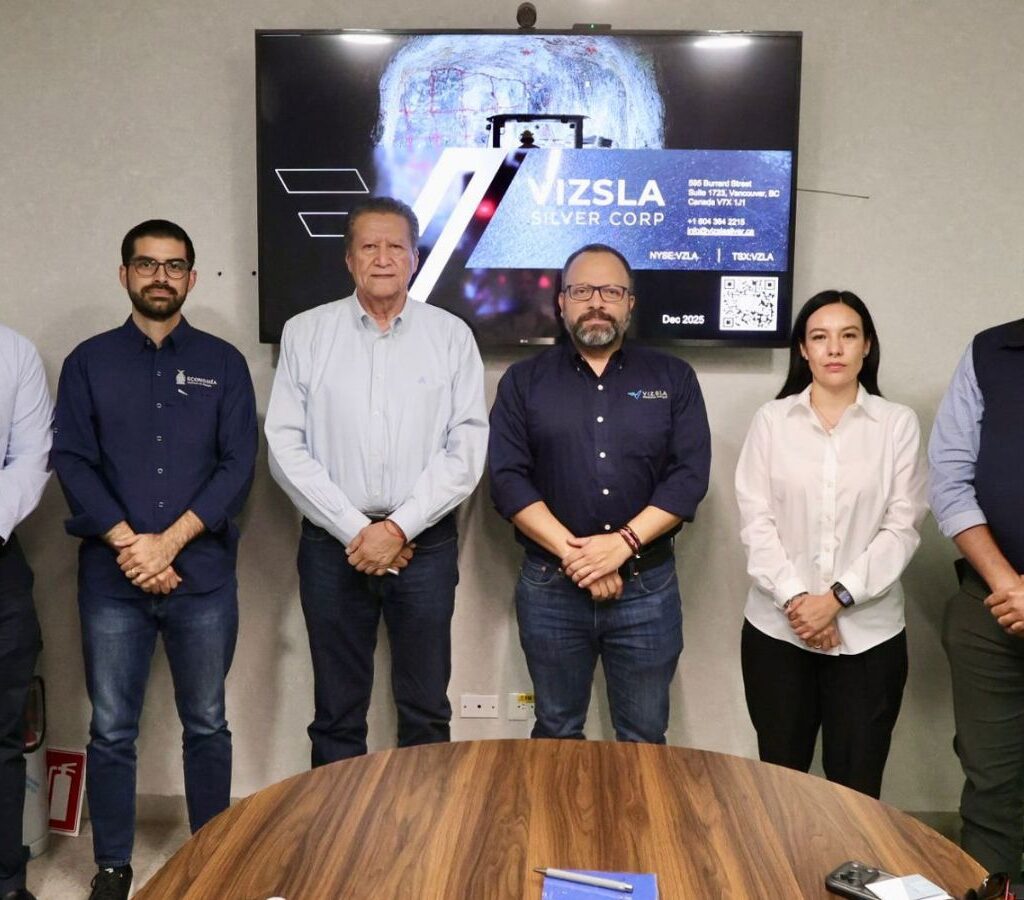 Directivos de la empresa minera se reunieron con el secretario de Economía de Sinaloa para presentar los avances del proyecto Pánuco y el financiamiento que permitirá acelerar su desarrollo.| Crédito: Gobierno de Sinaloa