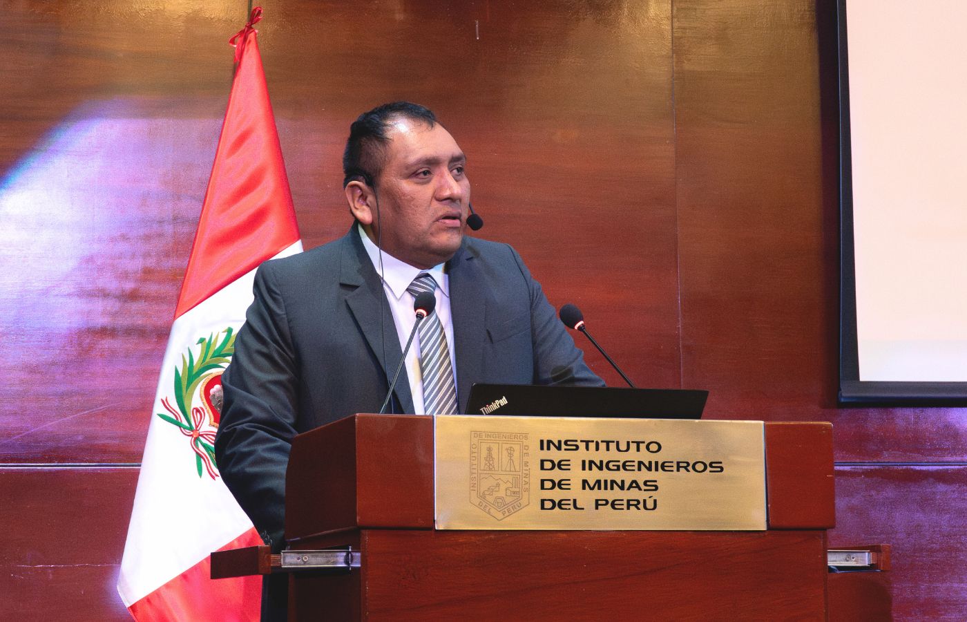 El viceministro Carlos Talavera señaló que el país debe prepararse para una demanda global de minerales críticos que podría duplicarse hacia el 2040.| Crédito: IIMP