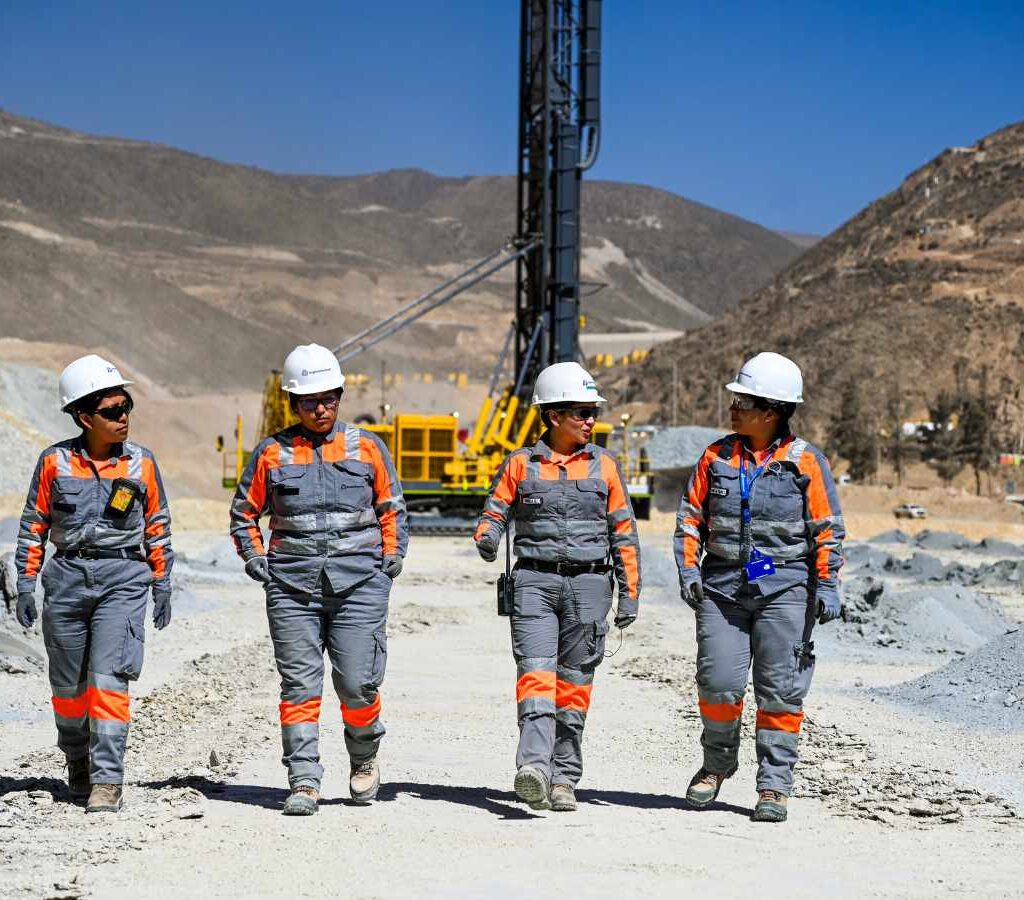 Las seleccionadas comenzarán un programa de formación técnica que les permitirá adquirir competencias para desempeñarse en cualquier operación minera del país.| Foto: Anglo American