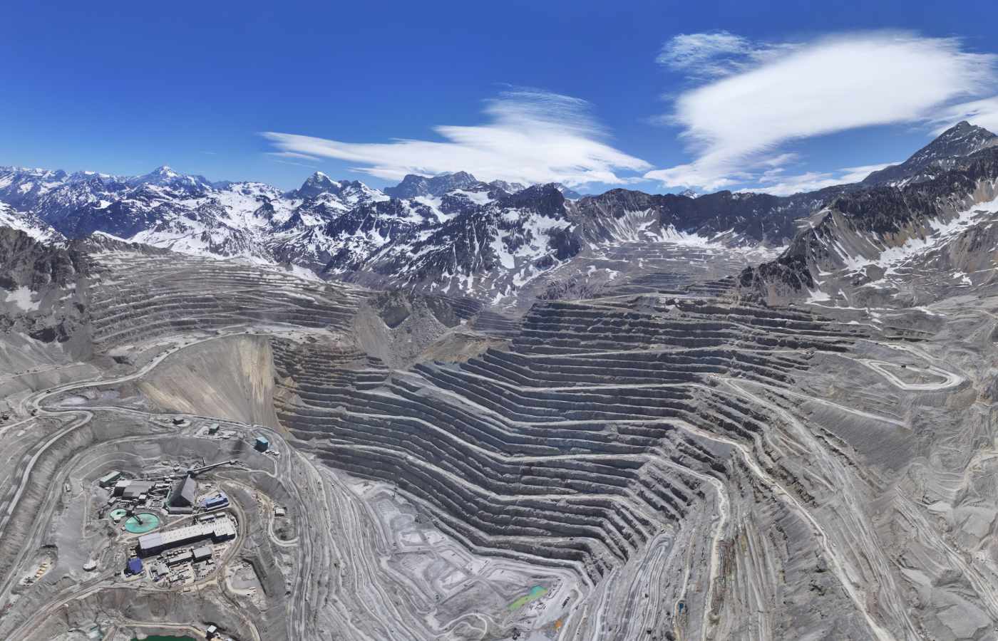 Los Bronces Integrado cumple con exigentes criterios de sustentabilidad, entre los que se encuentran el no incorporar más agua fresca en su proceso minero y la no afectación de glaciares ni de la biodiversidad en áreas protegidas.| Foto: Anglo American