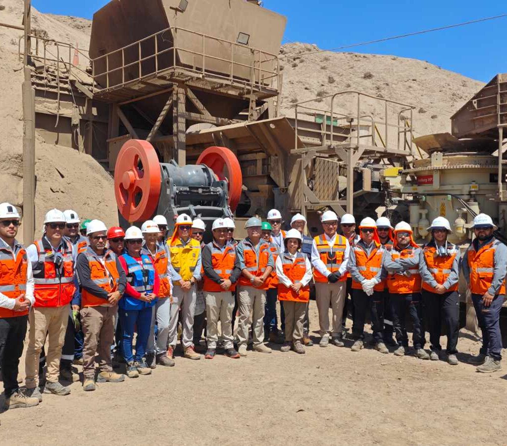 Se trata de equipos modernos y eficientes que reemplazarán a los antiguos chancadores, permitiendo mejorar las condiciones productivas de cientos de pequeños mineros y mineras de la región de Antofagasta.| Foto: Ministerio de Minería