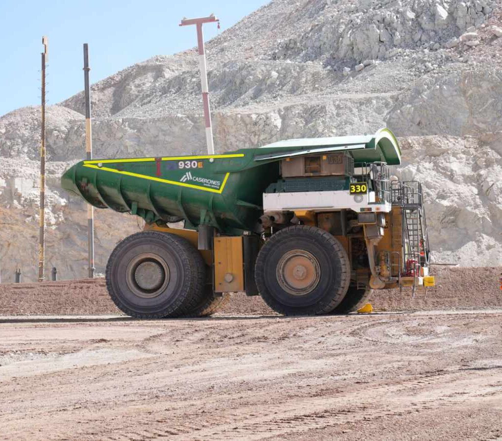 Este camión operará transportando mineral dentro de una faena minera activa, con un carácter productivo y comercial.| Foto: Lundin Mining