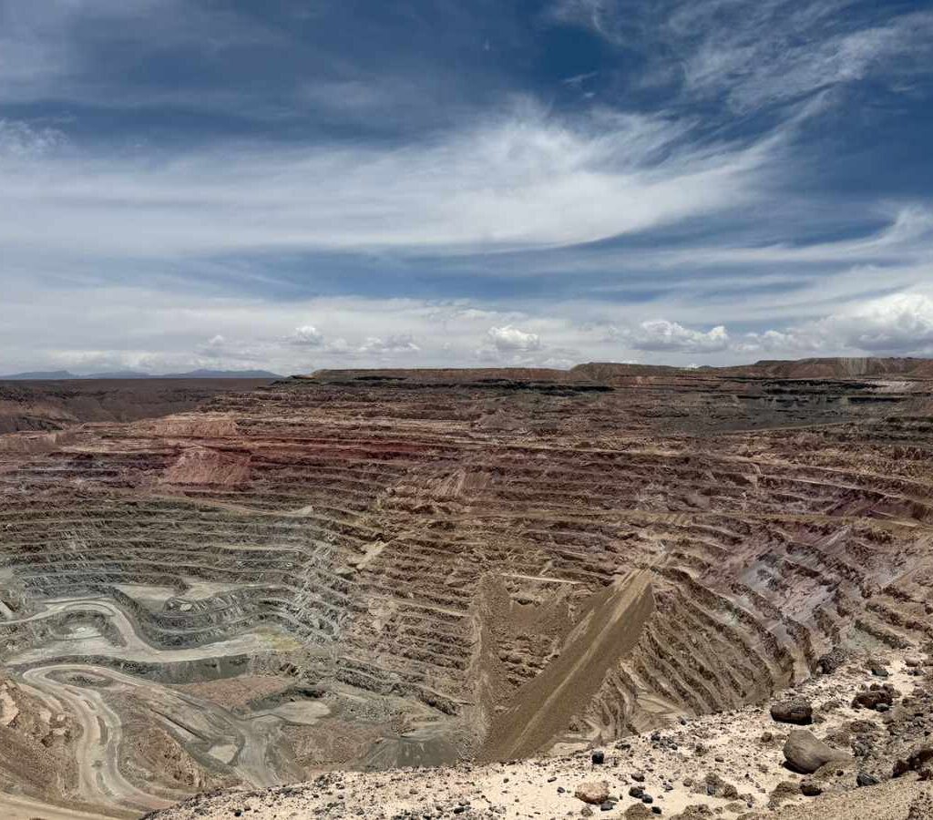 La reutilización de aguas tratadas de Alto Hospicio permitiría ocupar en la operación minera casi la totalidad de aguas grises que hoy se descargan en el mar ante una potencial reactivación de la operación.| Foto: BHP