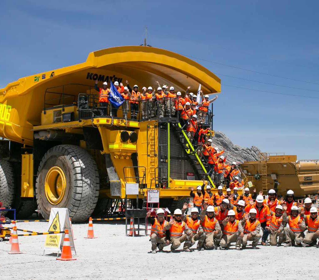 La compañía lidera también los segmentos de palas eléctricas y equipos de carguío, apoyada en tecnología de alta capacidad, soluciones de eficiencia operativa y una creciente apuesta por electrificación y reducción de emisiones.| Foto: Komatsu-Mitsui