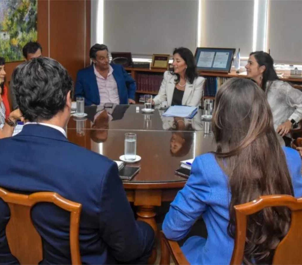 El paso hacia la despapelización total no solo implicará un cambio de soporte, sino también una reingeniería de los procesos.| Foto: Gobierno de Salta