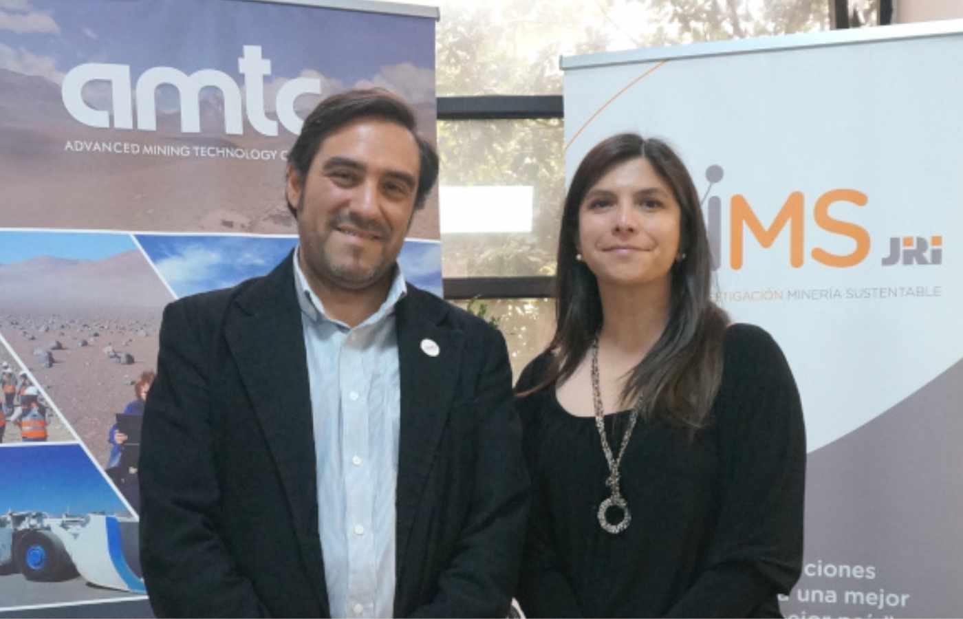 Humberto Estay, director del AMTC, y Millaray Hernández, gerenta general del CIMS.| Foto: AMTC