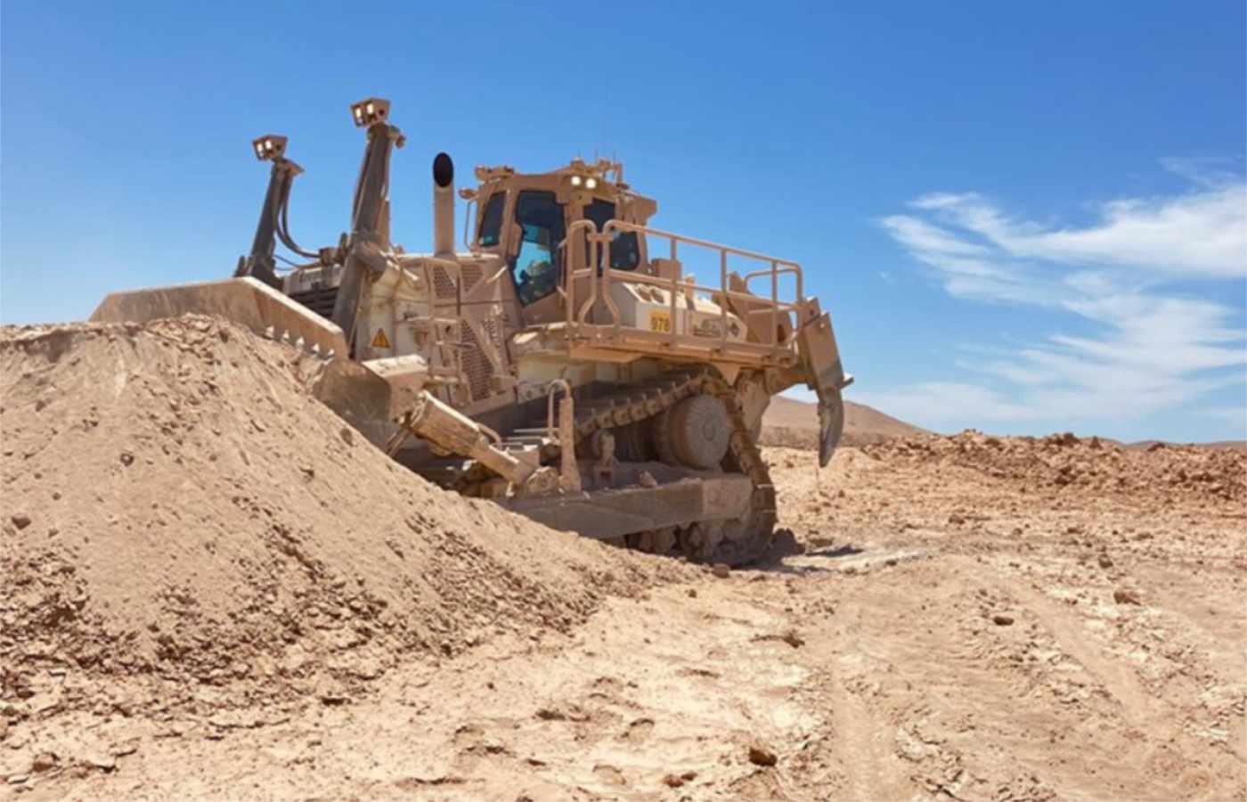 Durante los primeros meses en la mina, los buldócers se manej
