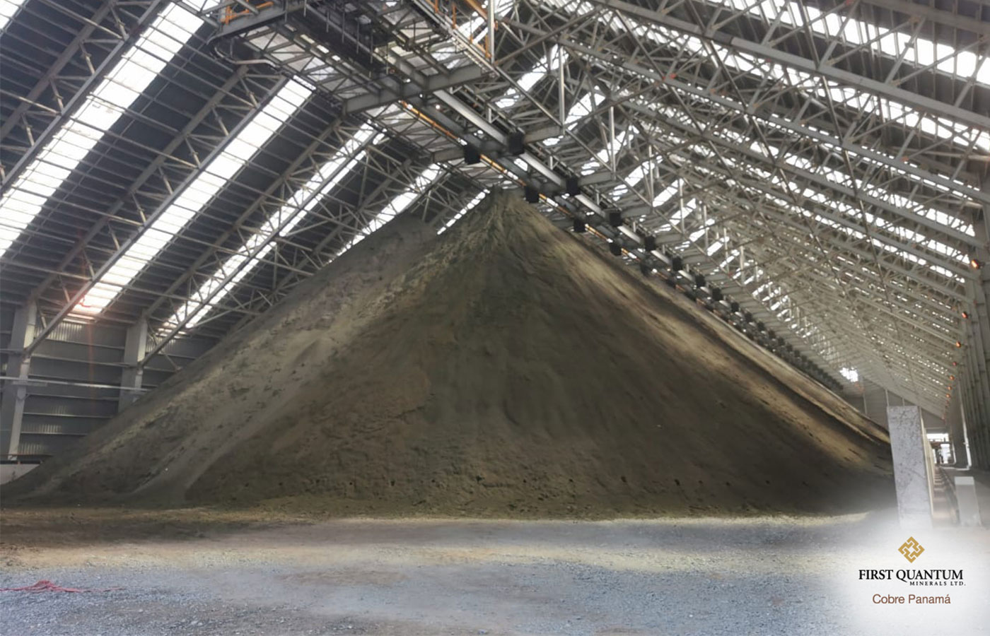 También se anunció que se autorizó formalmente a la empresa canadiense a extraer, procesar y exportar mineral almacenado en su mina. | Foto: First Quantum Minerals